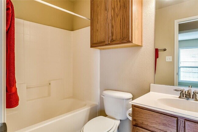 Building Photo - 3 bed, 2 Bath Home in North Fort Worth