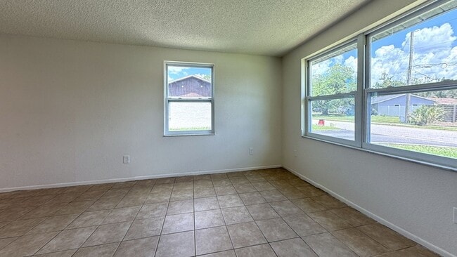 Building Photo - 7059 Brentford Rd