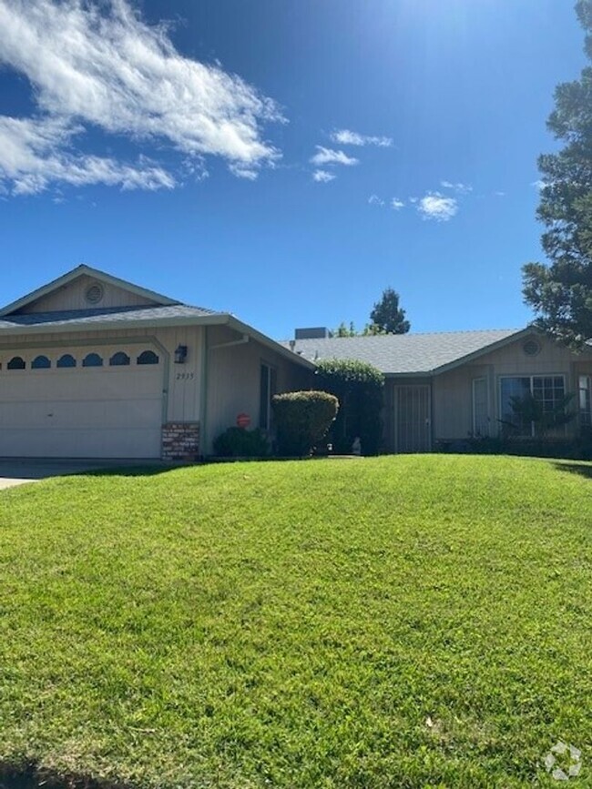 Building Photo - Lovely Home in E. Redding!!