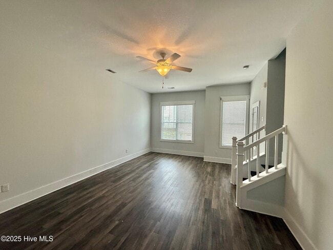 Building Photo - 4006 Tamarisk Ln
