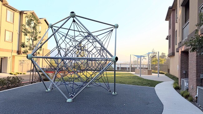 Building Photo - 251 Mission Villas Rd