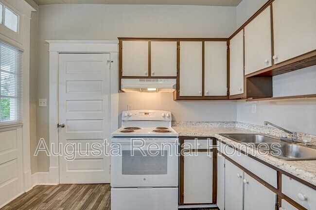 Building Photo - 107 4th St