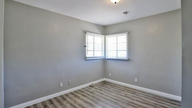 Building Photo - Fully REMODELED 3bed 2bath SFR. Great loca...