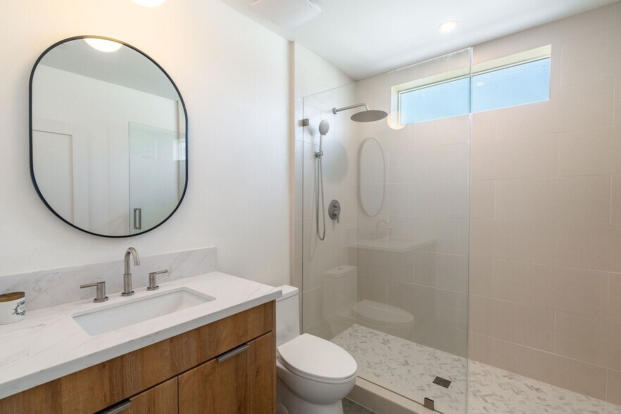 Building Photo - 361 W Sunview Ave