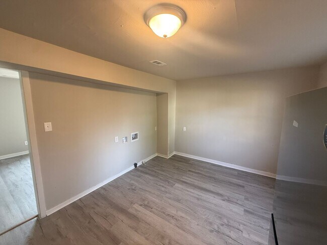 Building Photo - 1104 S Lombardy St