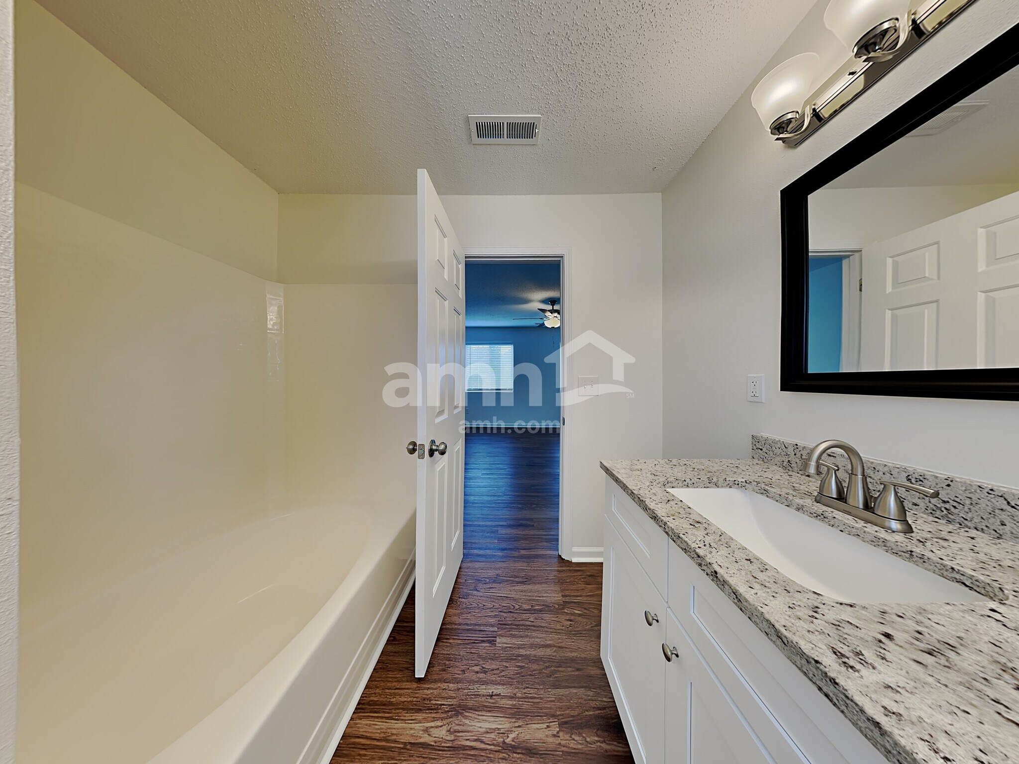 Building Photo - 712 Townsend Farm Dr