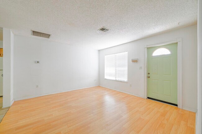 Building Photo - 280 NW Airoso Blvd