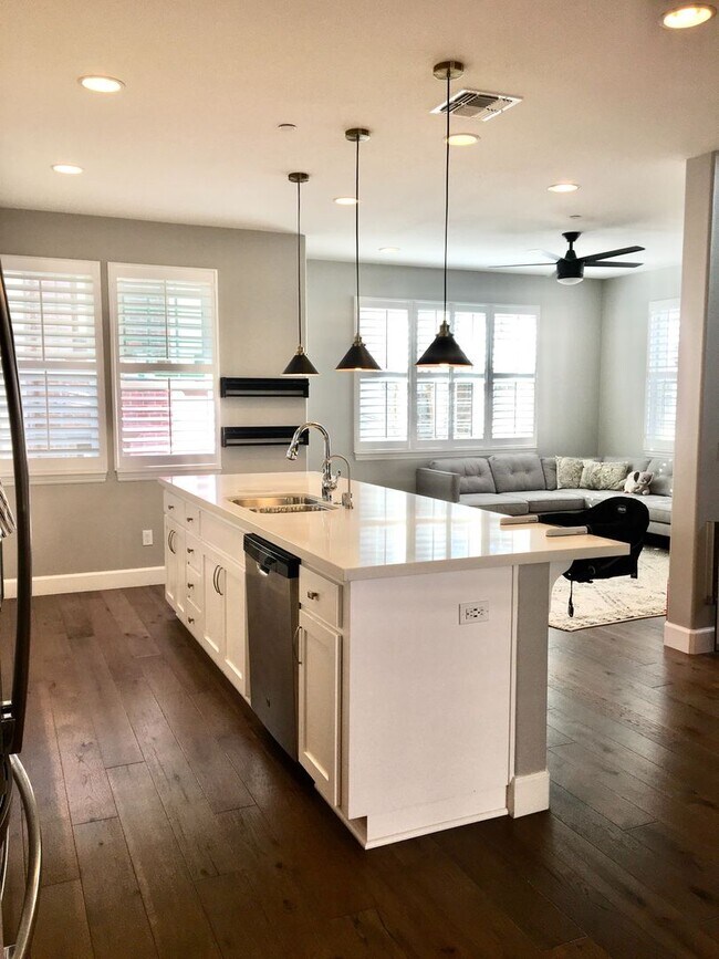 Pleasanton Condo 5bed/4ba on corner of Ha... 1513 Quintana Ter