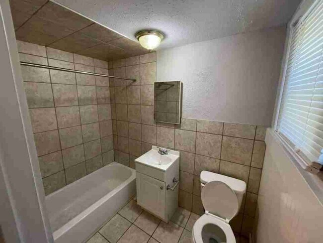 Building Photo - 3158 Woodward St