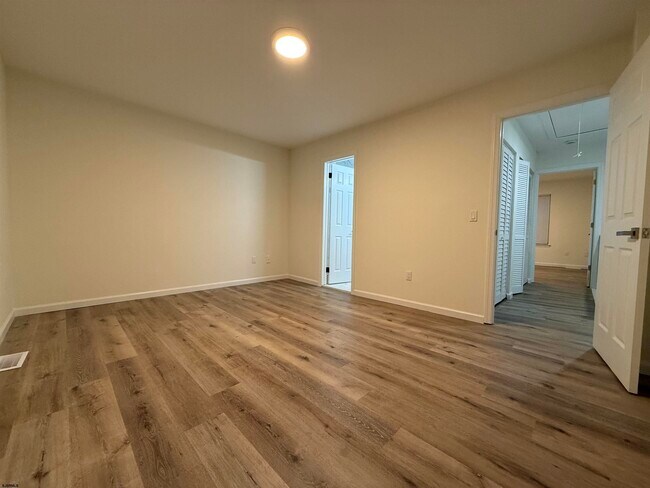 Building Photo - 9 Seneca Dr