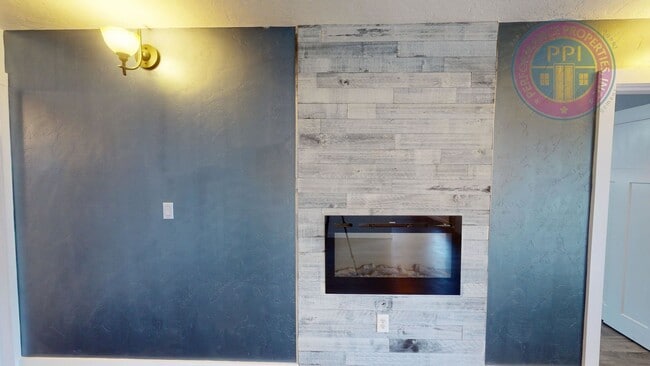 Building Photo - Newly Remodeled Home With Large Yard In Ro...
