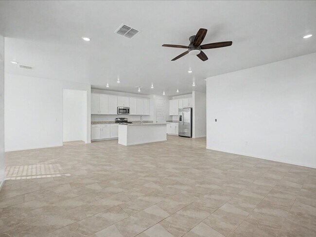 Building Photo - 17606 S Ridgerunner Dr