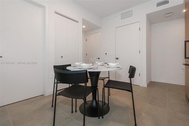 Building Photo - 121 NE 5th St