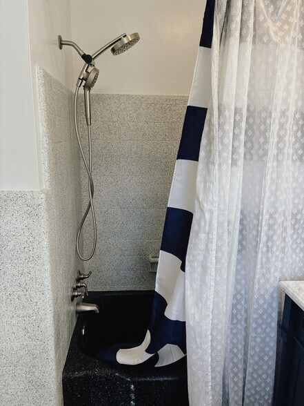 Building Photo - 6946 Hickory View Ln