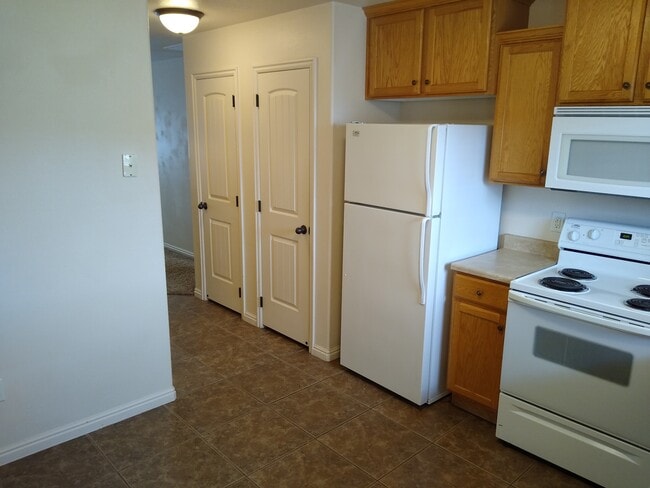 Building Photo - 77 N 4250 W