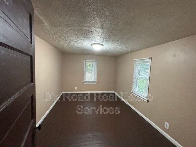 Building Photo - 2204 Hill Ave