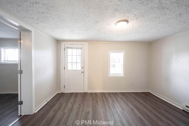 Building Photo - "Charming 1-Bedroom Retreat in Greenfield – Cozy 400 sqft Haven!"