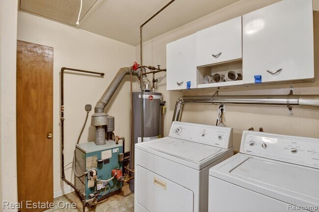Building Photo - 7420 Drexel St