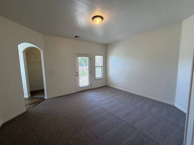 Building Photo - 519 Harvest Ln