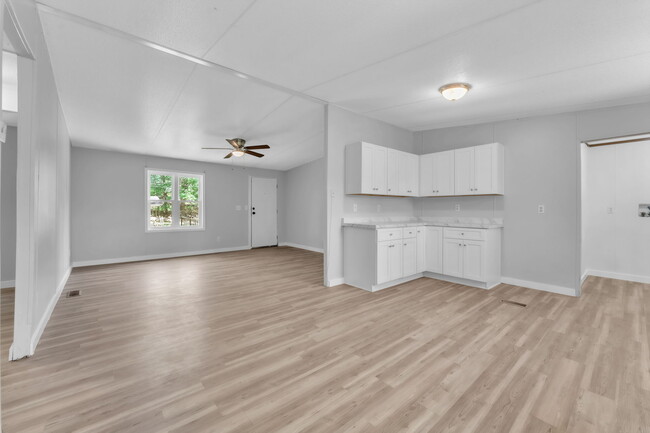 Building Photo - 92 Dryden Ave