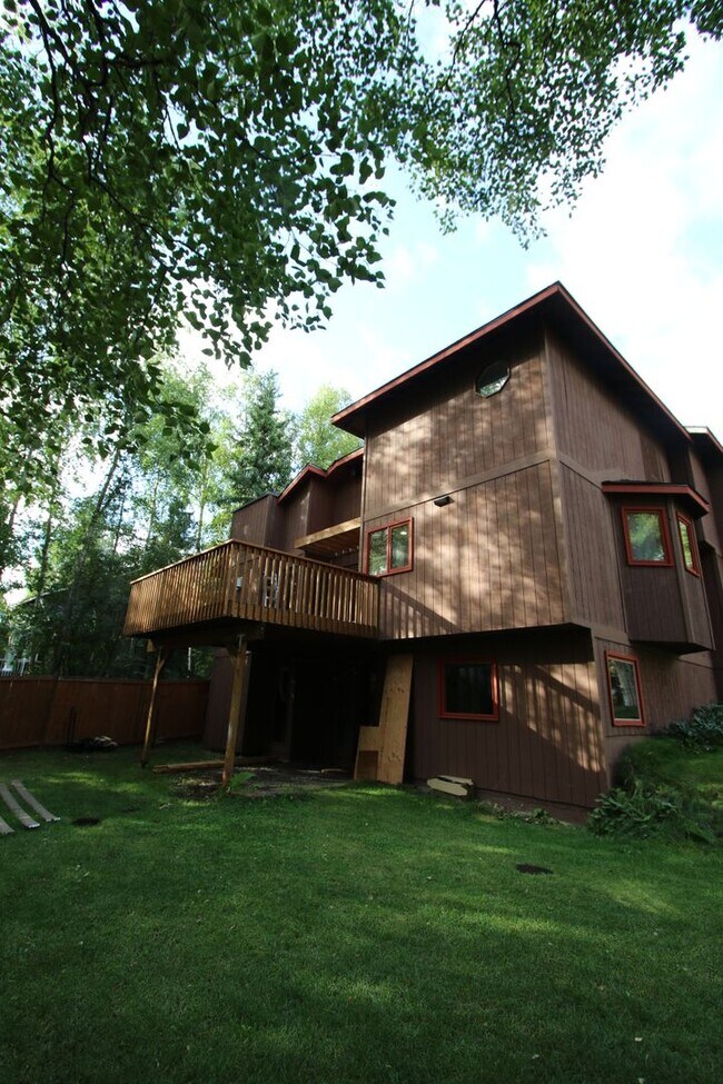 Building Photo - 4 Bedroom Eagle River Home!