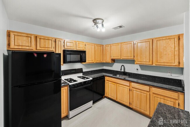 Building Photo - 230 Vasser Dr