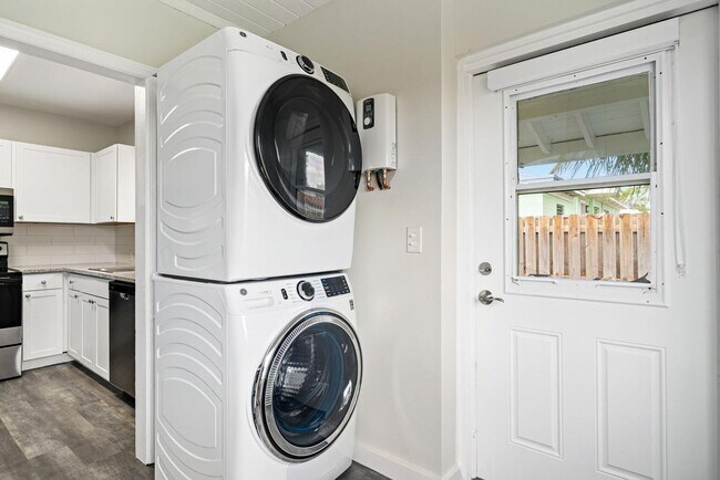 Building Photo - 1205 Longwood St