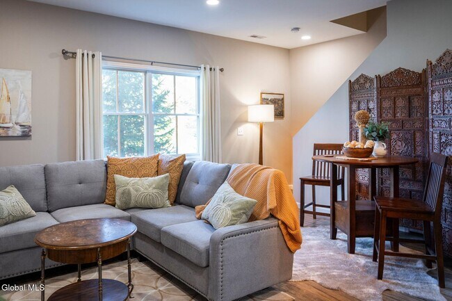 Building Photo - 166 Jefferson St