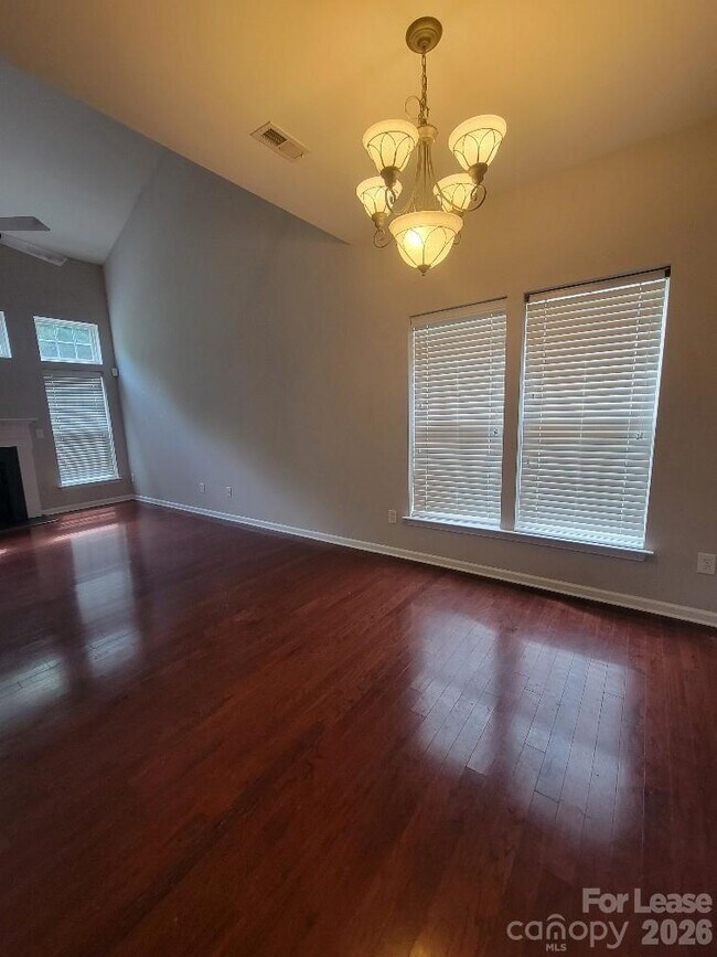 Building Photo - 2339 Whitford Ln