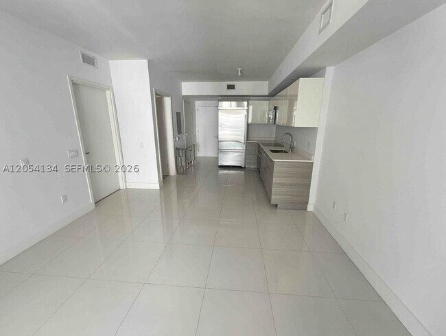 Building Photo - 1300 Brickell Bay Dr