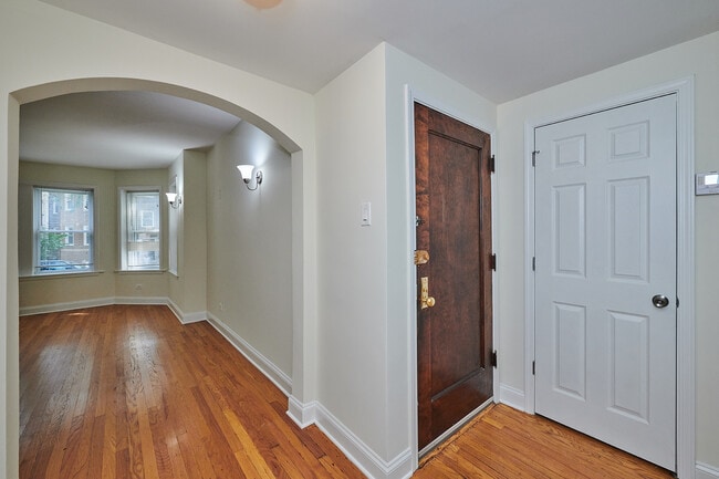 Building Photo - 6330 N Rockwell St