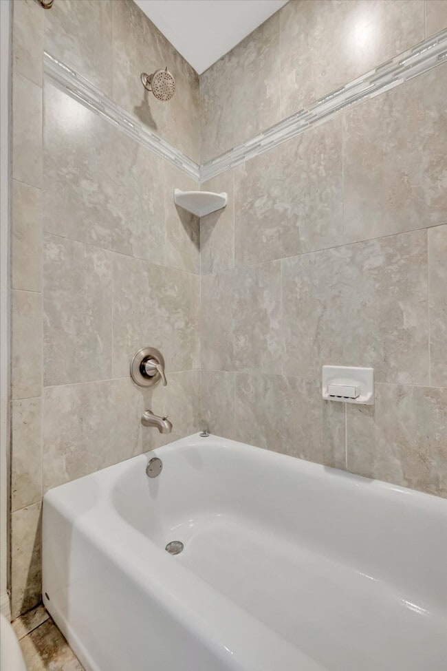 Building Photo - 2529 Croton Ave