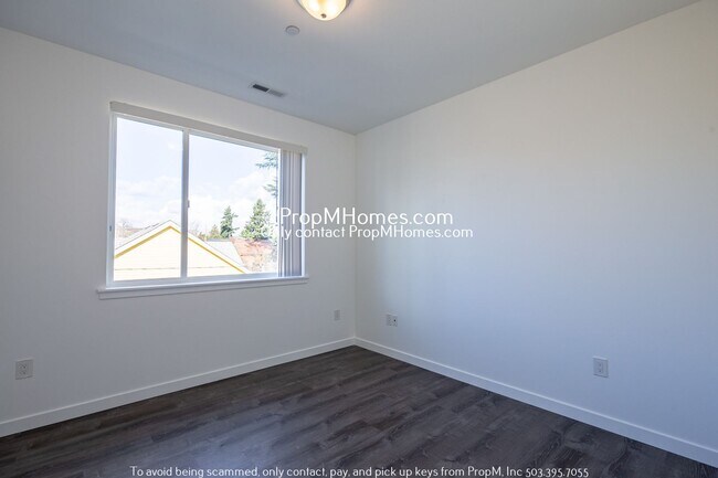Building Photo - Tranquil Three Bedroom Retreat with Off-St...