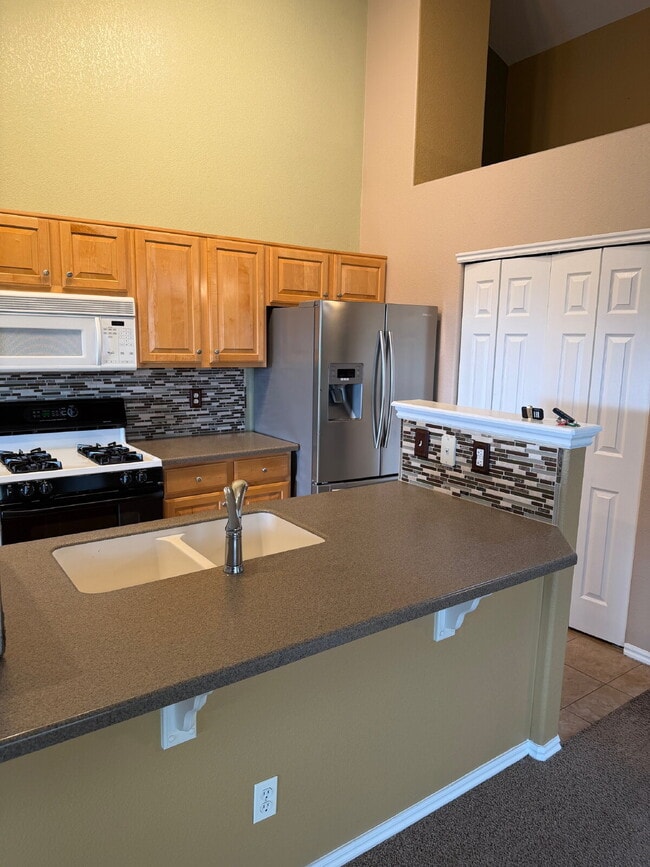 Building Photo - "Charming Thornton Retreat: Spacious 3-Bed, 3-Bath Home with 1,859 Sq Ft of Comfort!"