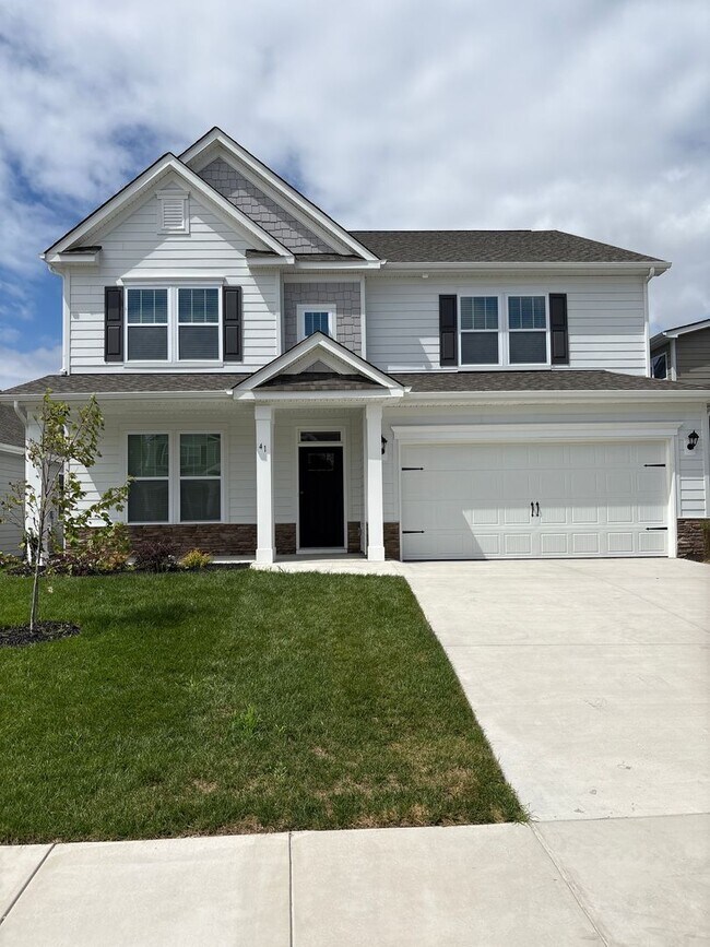 Building Photo - Luxurious New Constuction in Hendersonville