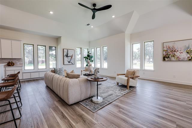 Building Photo - 1208 Oak Harbor Blvd