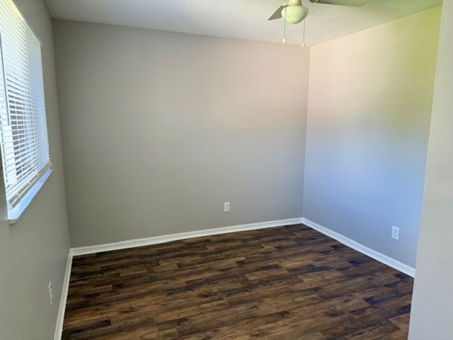 Building Photo - 18-Month Lease at $1,425 / 12-Month Lease ...