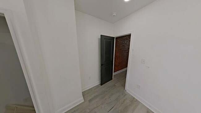 Building Photo - 3331 N Howard St