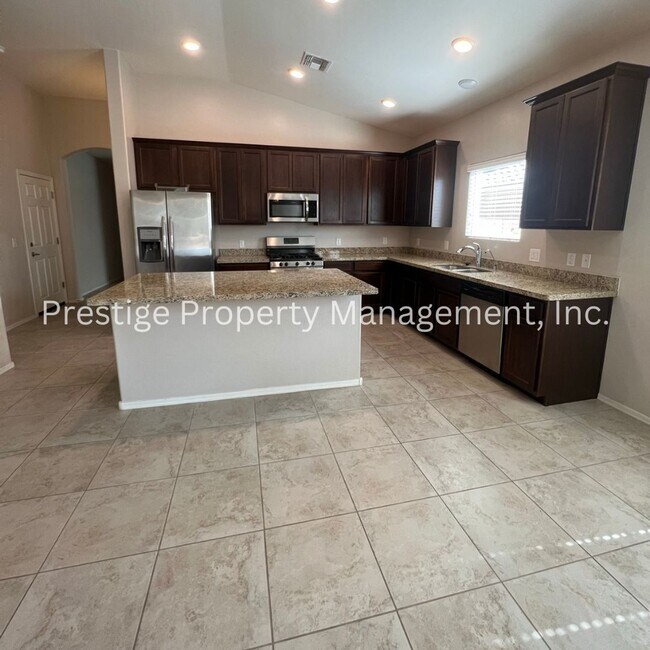 Building Photo - 3BD+Den/3BA Marana Home With Wonderful Com...