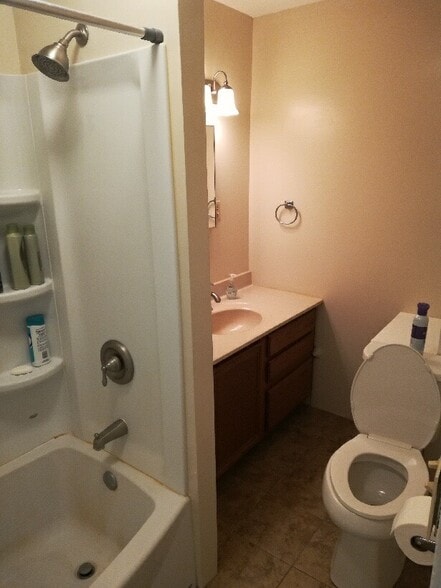 Building Photo - 101 E 12th St