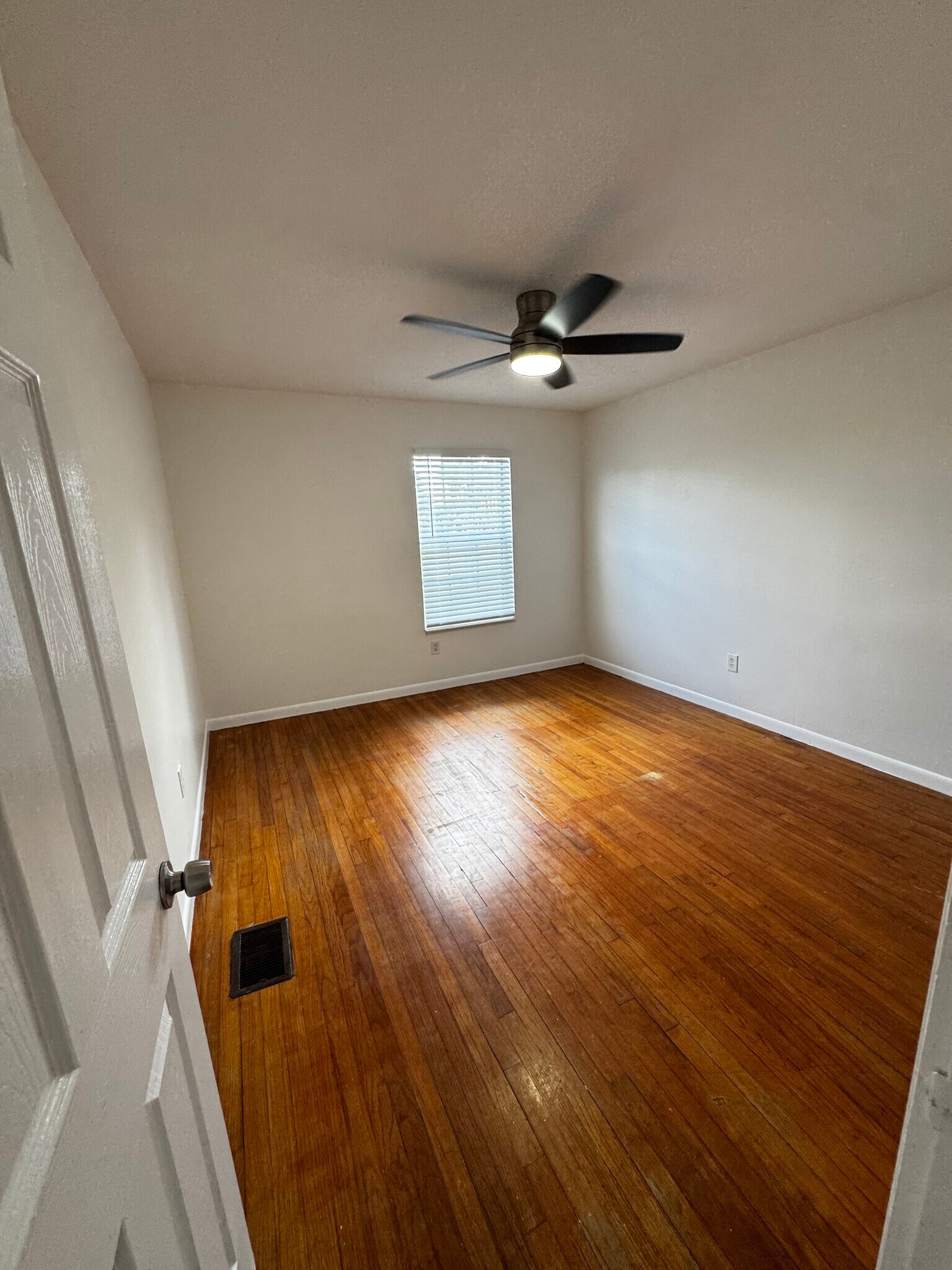 Building Photo - 3403 Rostan Ln