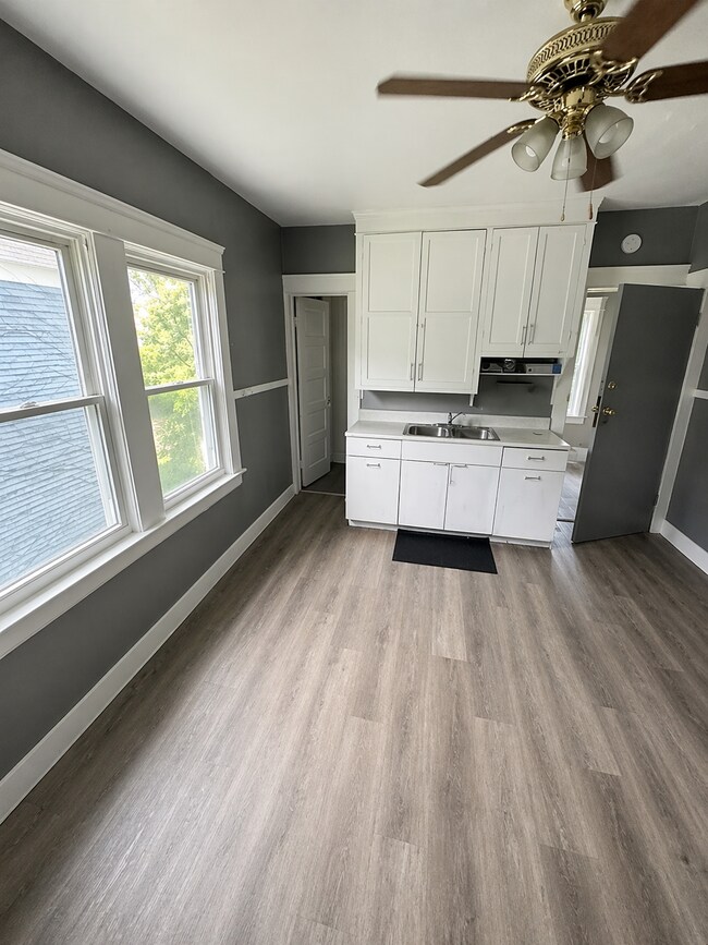 Building Photo - 2814 E 118th St