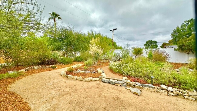 Building Photo - Lovely & Freshly Updated, Remodeled, Paint...
