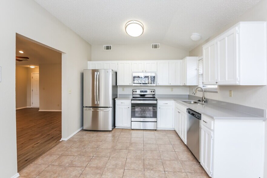 Building Photo - 8137 Camelot Rd