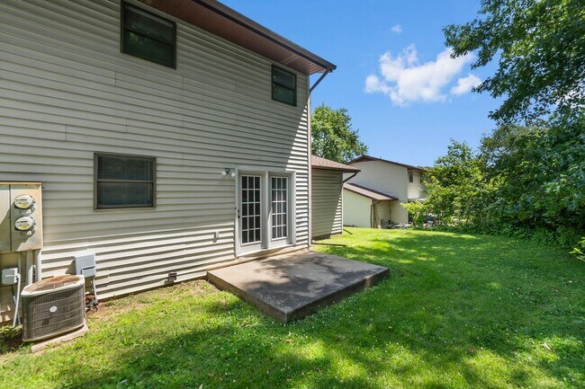 Building Photo - Charming 2-Bedroom Duplex in an Established Neighborhood