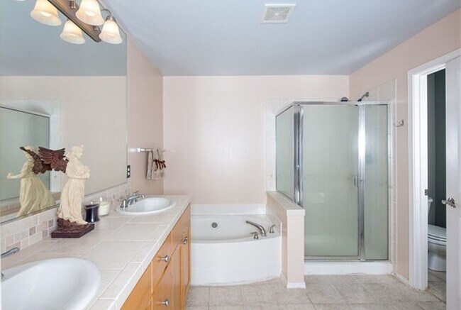 Building Photo - 3 bedroom Townhome in Renton Highlands