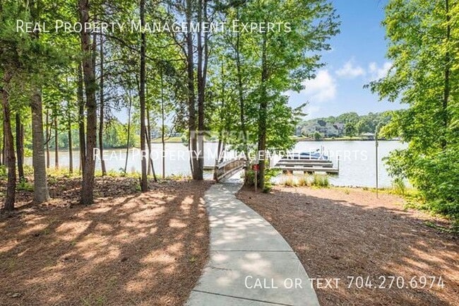 Building Photo - 159 Portola Valley Dr
