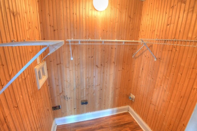 Building Photo - 5 Bed /2 Bath Single Family Home for Rent ...