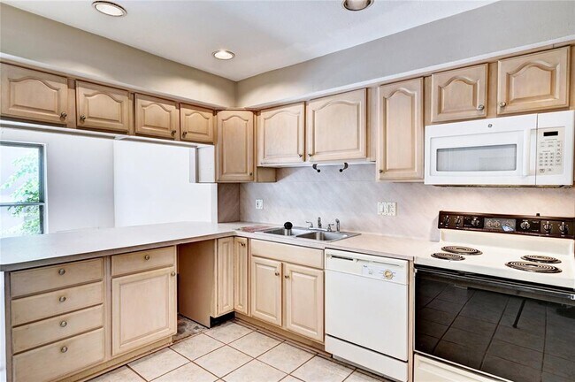 Building Photo - 2610 Princess Ln