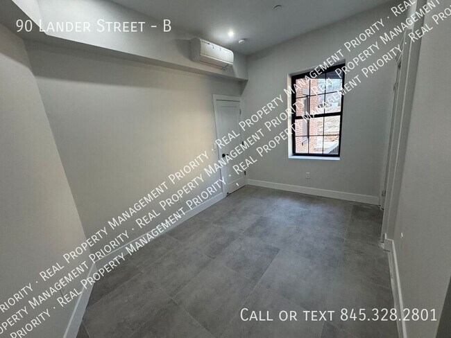Building Photo - 90 Lander St